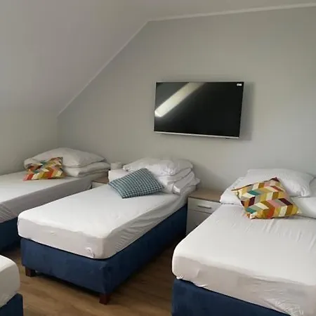 Budomas Wroclaw-szymanow Klima-parkigfree-smarttv Bed & Breakfast