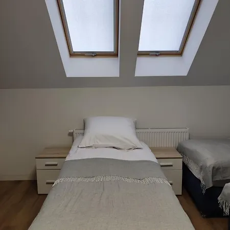 Bed & Breakfast Noclegi Budomas - Szymanow - Parkigfree 3*